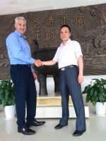 Ian Copsey and Hubei’s Vice General Manager James Chen